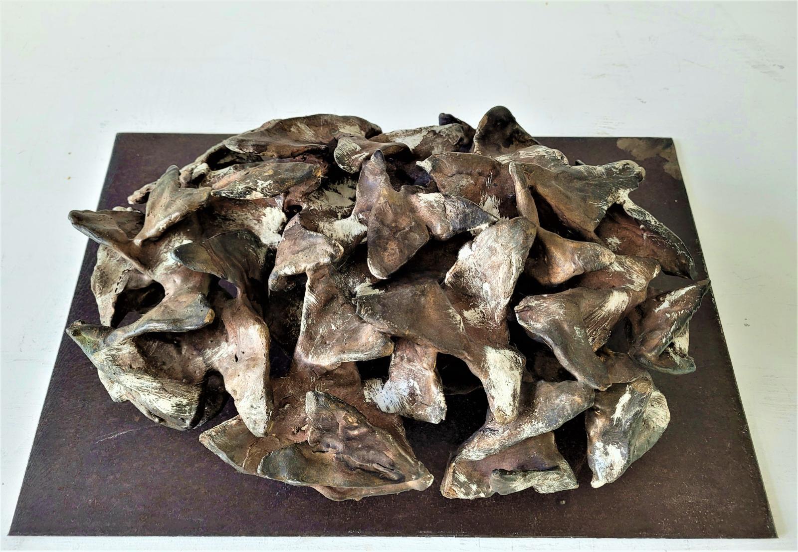 Emil Cimiotti, Strukturen, Oval, 1994, Bronze, gussrau mit Spuren von Bemalung, auf Eisenplatte, 27 cm x 10,5 cm x 14 cm, LONGSTREET ART SHOP