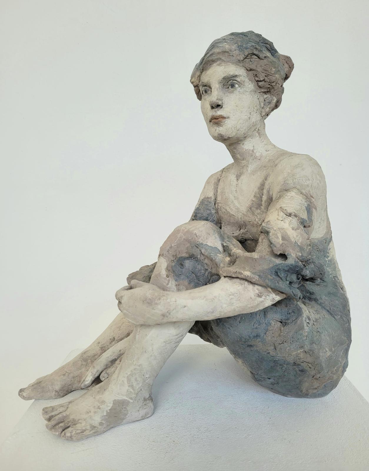 Silvia Siemes, Bleiben, Warten, 2022, Terrakotta, Höhe 51 cm, Preis auf Anfrage, SüdWestGalerie, LONGSTREET ART SHOP