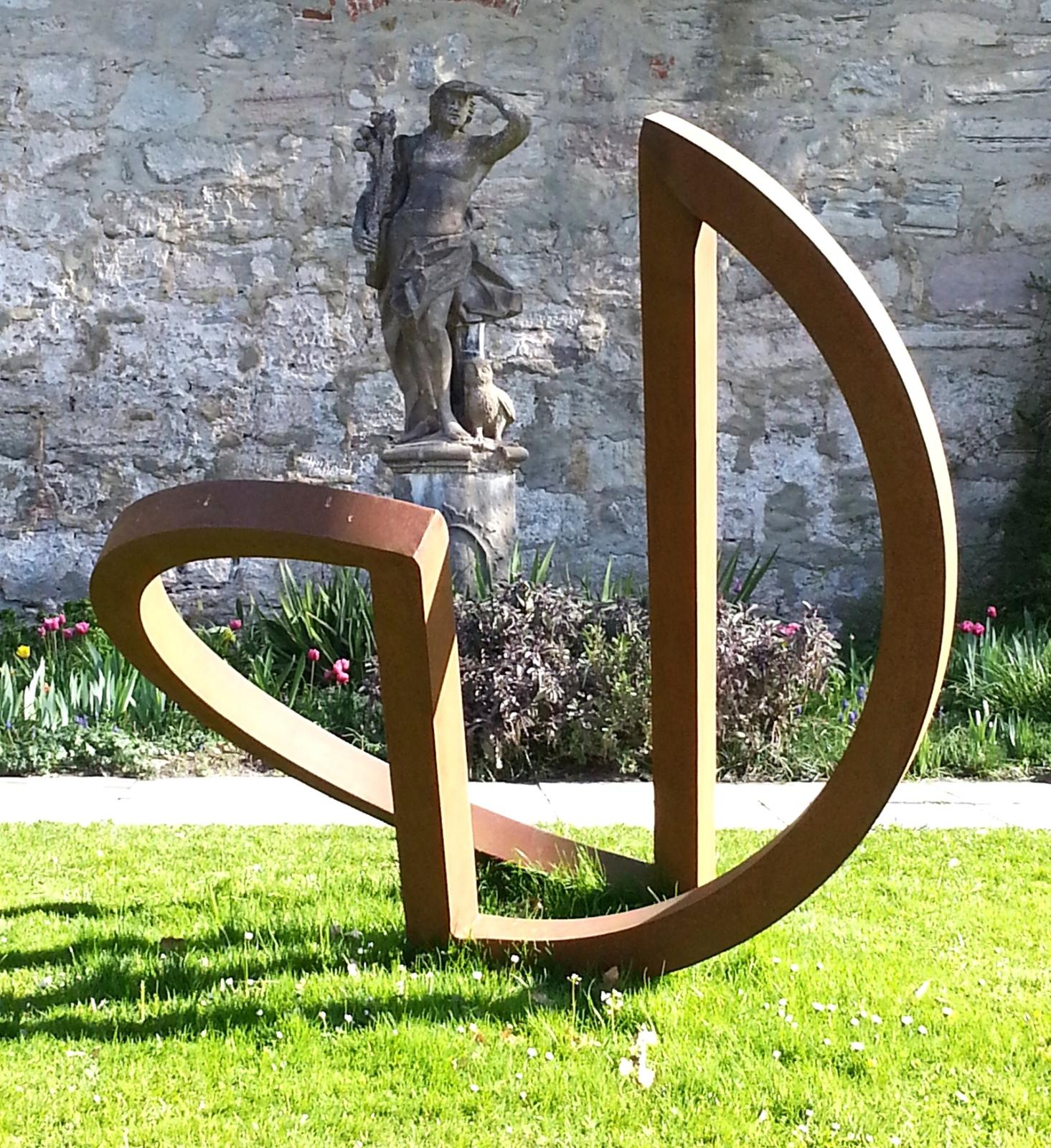 Sonja Edle von Hoeßle, Endlosschleife 10X, 2014, Cortenstahl, 200 cm x 167 cm x 88 cm, Galerie Cyprian Brenner, LONGSTREET ART SHOP