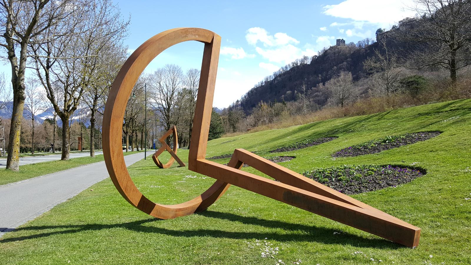 Sonja Edle von Hoeßle, Endlosschleife 6XV, 2017, Cortenstahl, 248 cm x 248 cm x 315 cm, Galerie Cyprian Brenner, LONGSTREET ART SHOP