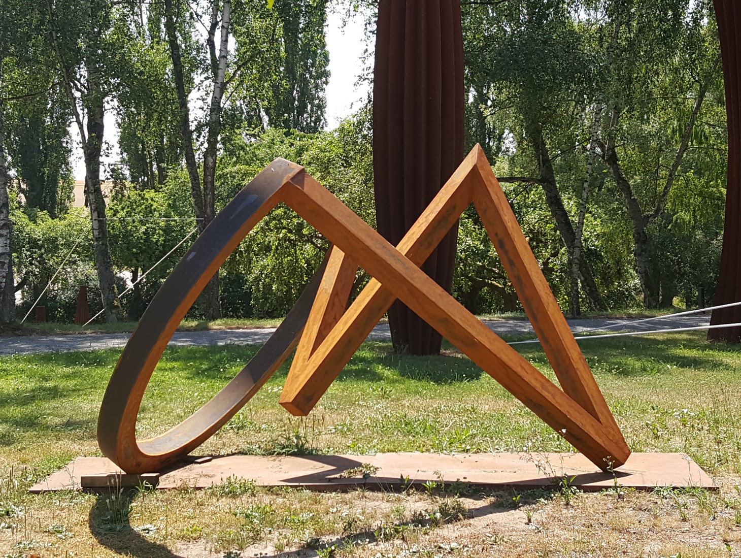 Sonja Edle von Hoeßle, Endlosschleife 9XV, 2018, Cortenstahl, 210 cm x 240 cm x 310 cm, Galerie Cyprian Brenner, LONGSTREET ART SHOP