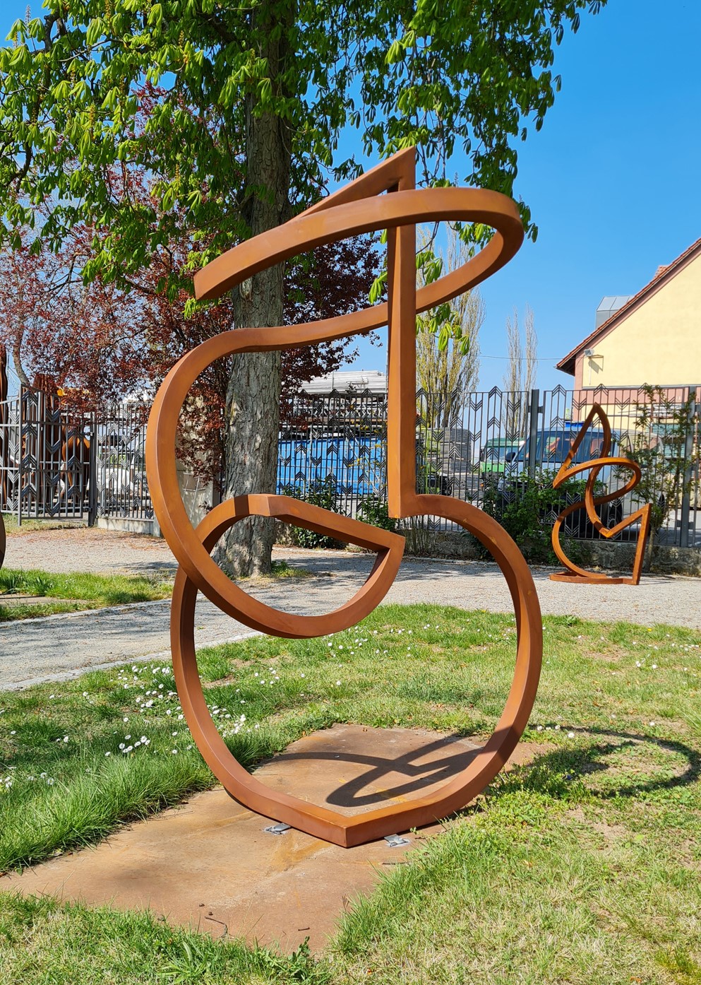 Sonja Edle von Hoeßle, KARDINALE, 2022, Cortenstahl, 200 cm x 107 cm x 130 cm, Galerie Cyprian Brenner, LONGSTREET ART SHOP