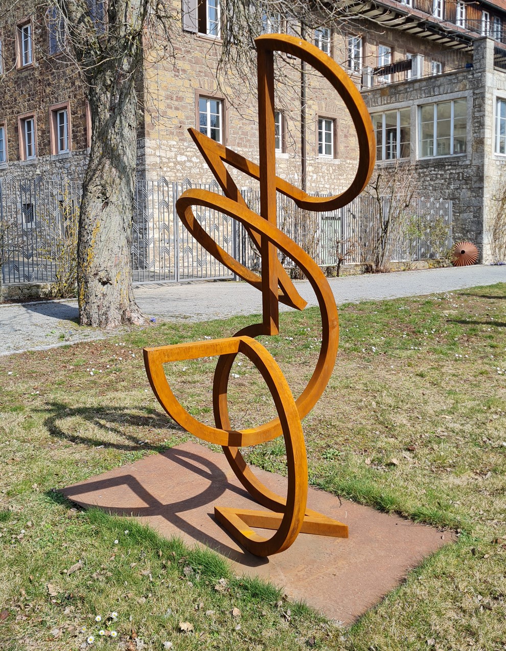 Sonja Edle von Hoeßle, ZODILA (Ansicht 2), 2022, Cortenstahl, 242 cm x 160 cm x 135 cm, Galerie Cyprian Brenner, LONGSTREET ART SHOP