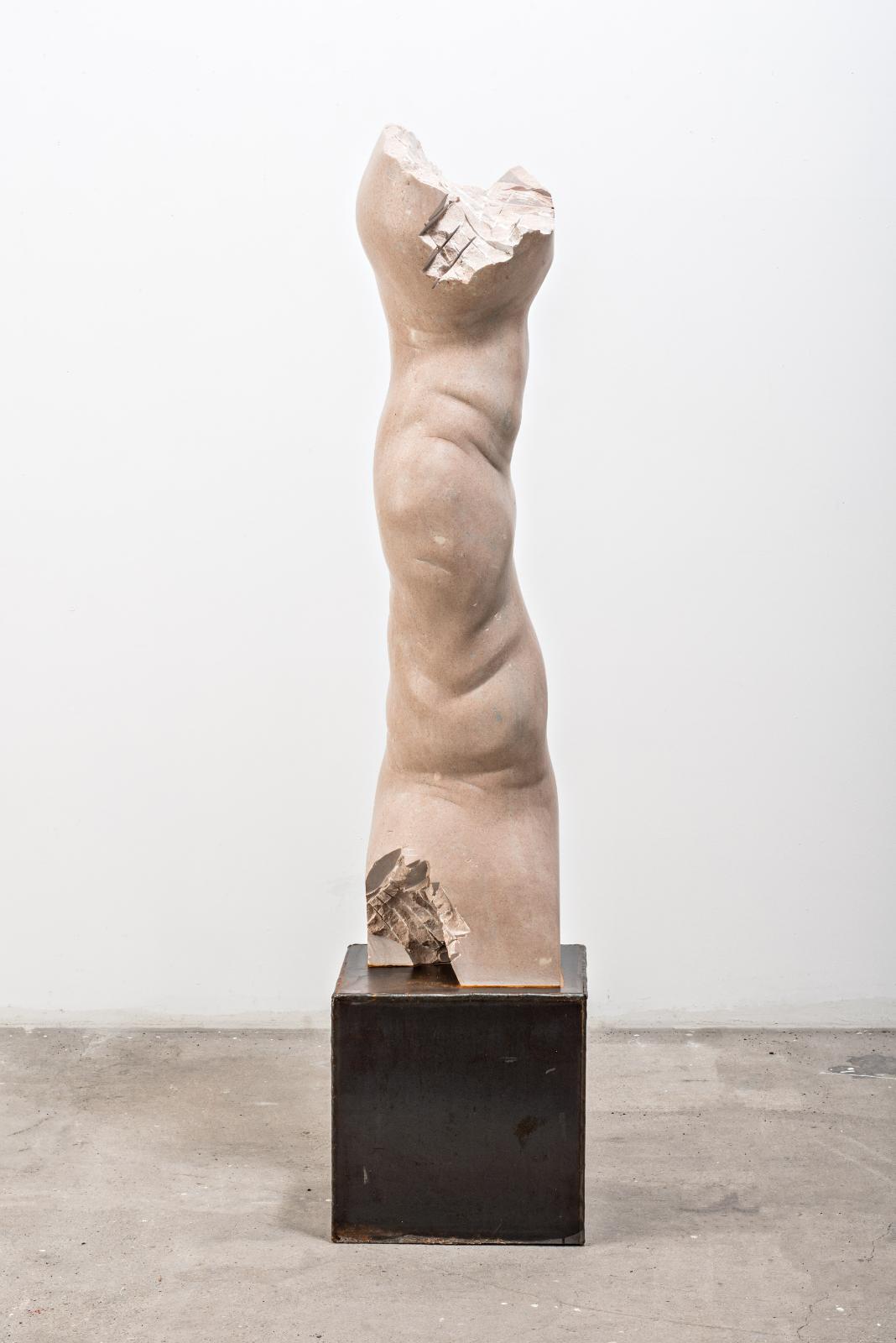 Christoph Traub, Körper, 2016, Untersberger Marmor, 135 x 30 x 30 cm, trc015ko
