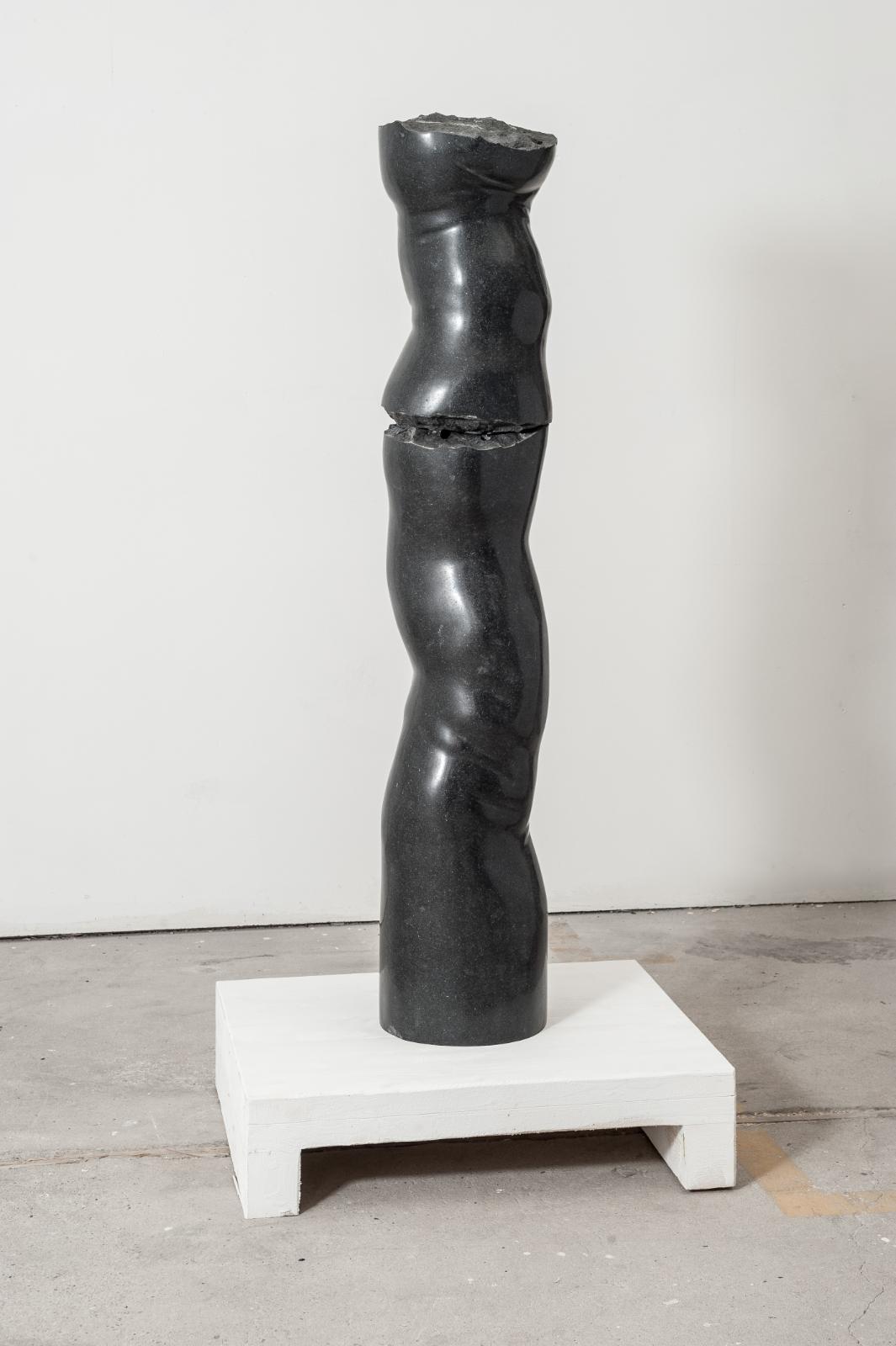 Christoph Traub, Bruch 2-teilig, 2017, Granit, 135 x 25 x 25 cm, trc007ko