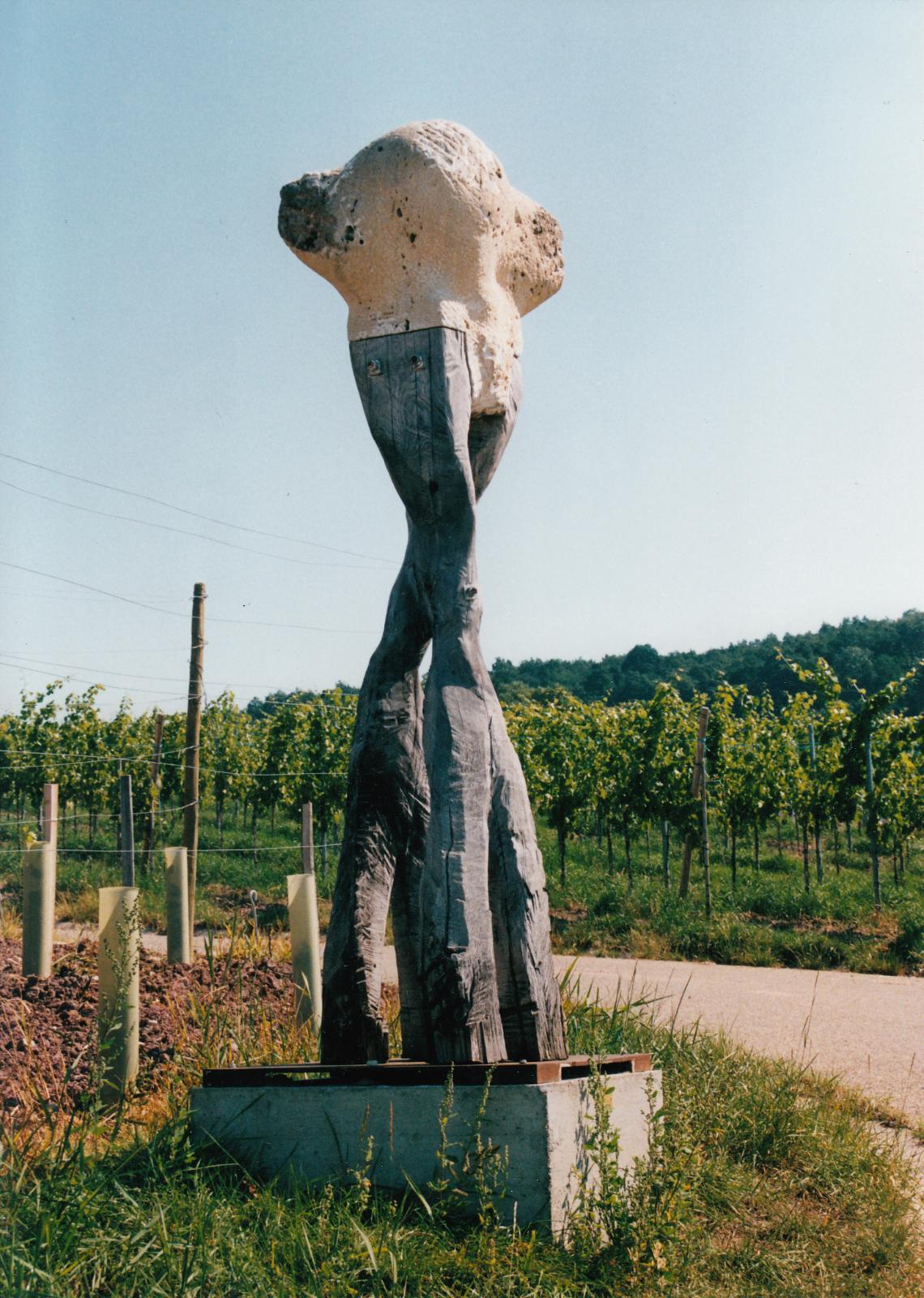 Christoph Traub, Sonde, 1998, Eiche/Sandstein, 220 cm hoch, trc019ko