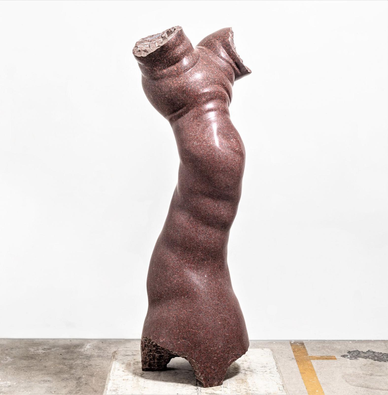 Christoph Traub, SCHWUNG 1, Granit, 45 x 45 x 145
