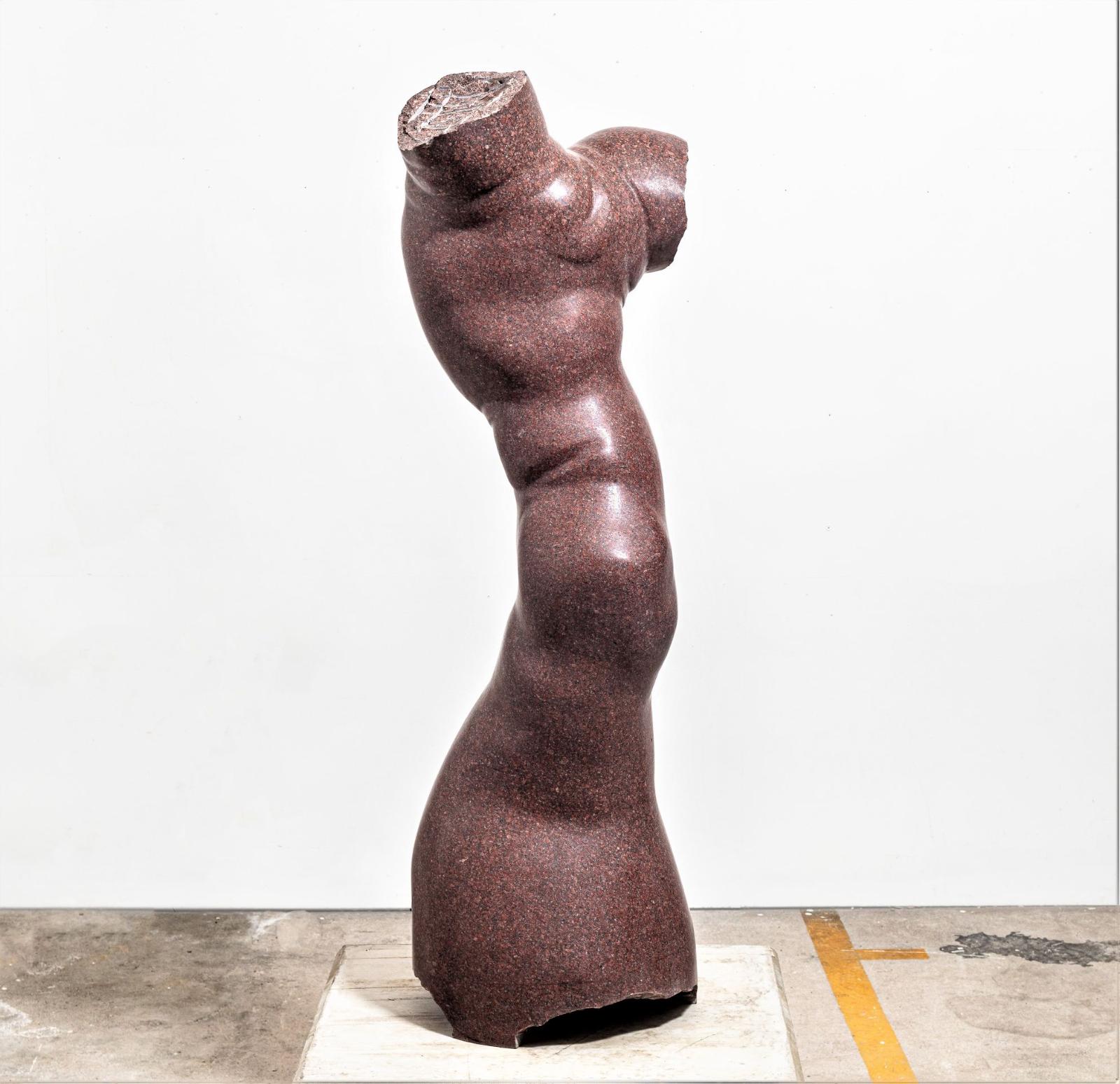 Christoph Traub, SCHWUNG 2, Granit, 45 x 45 x 145