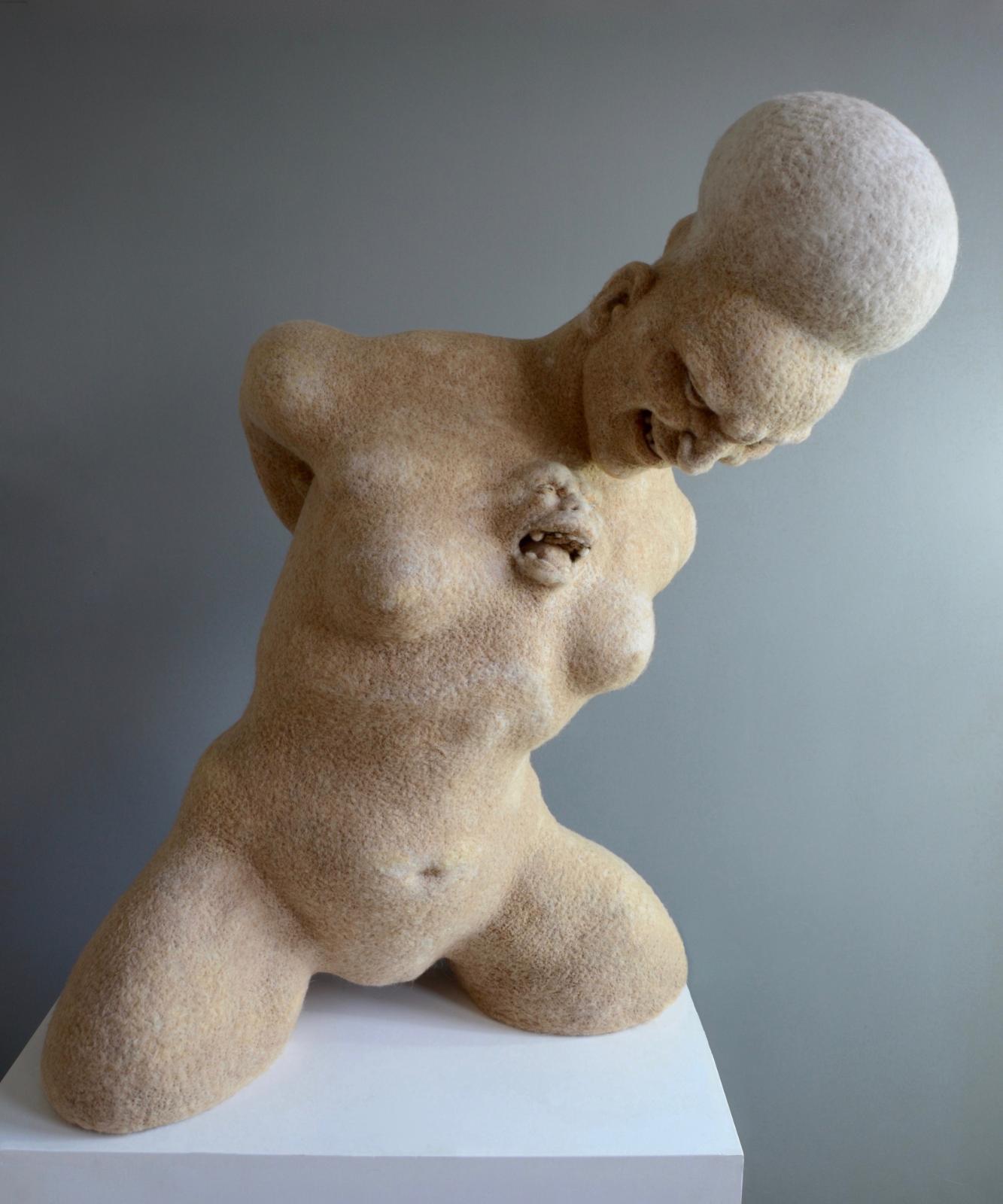 Stefanie Ehrenfried, Starke, 2010, Wolle nadelgefilzt, 104 x 90 x 76 cm