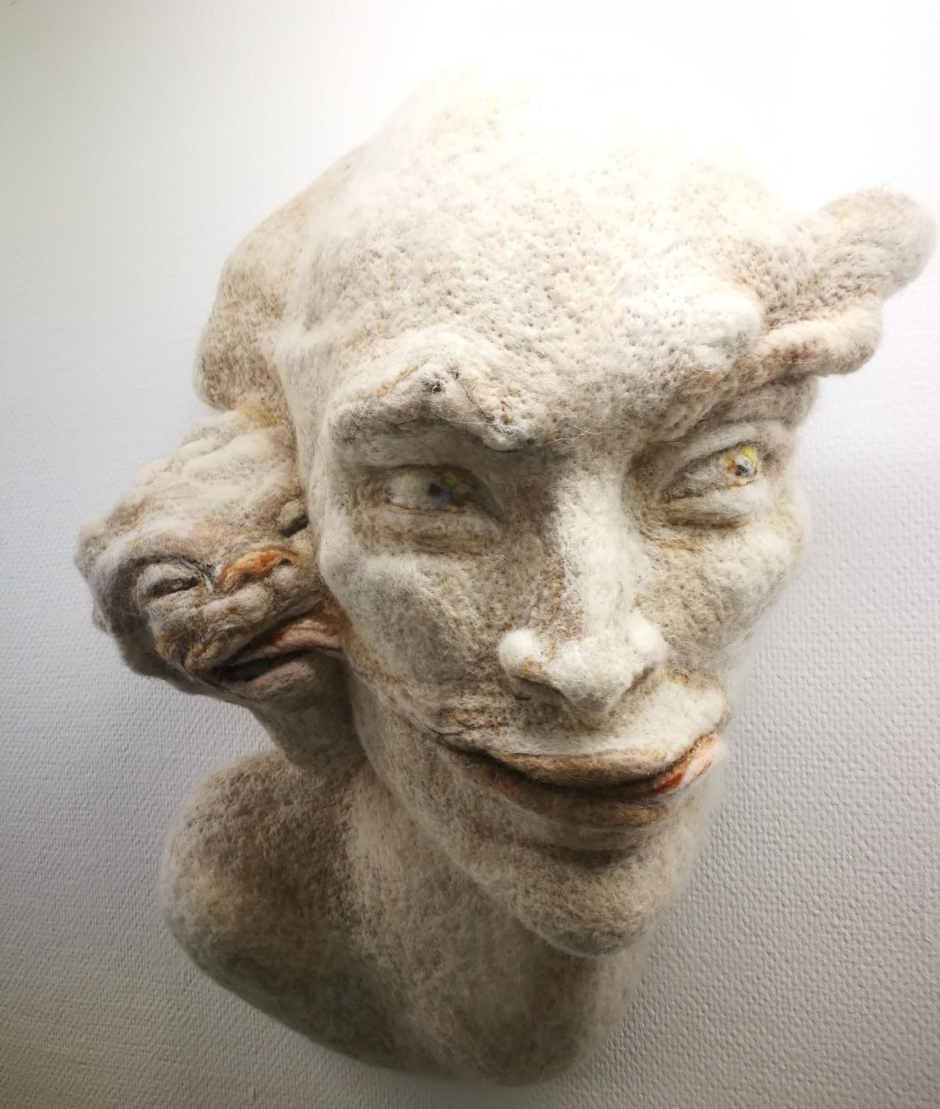 Stefanie Ehrenfried, O.T. (wittern), 2018, Wolle nadelgefilzt, 60 x 45 x 25 cm