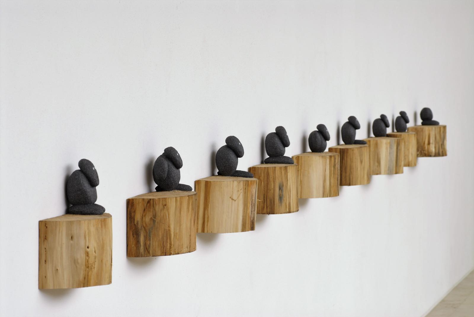 Andreas Welzenbach, Die Kriegsversehrten, 2007, Linde, farbig gefasst, je ca. 33 x 38 x 17 cm, neun-teilig, Preis auf Anfrage, wea023ko