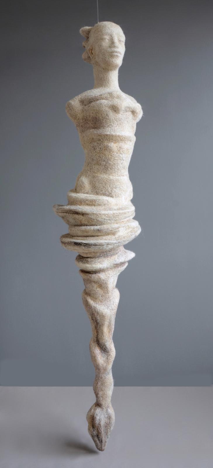 Stefanie Ehrenfried, O.T.(aufsteigend) , 2014/2016, Wolle nadelgefilzt, 170 x 34 x 34 cm