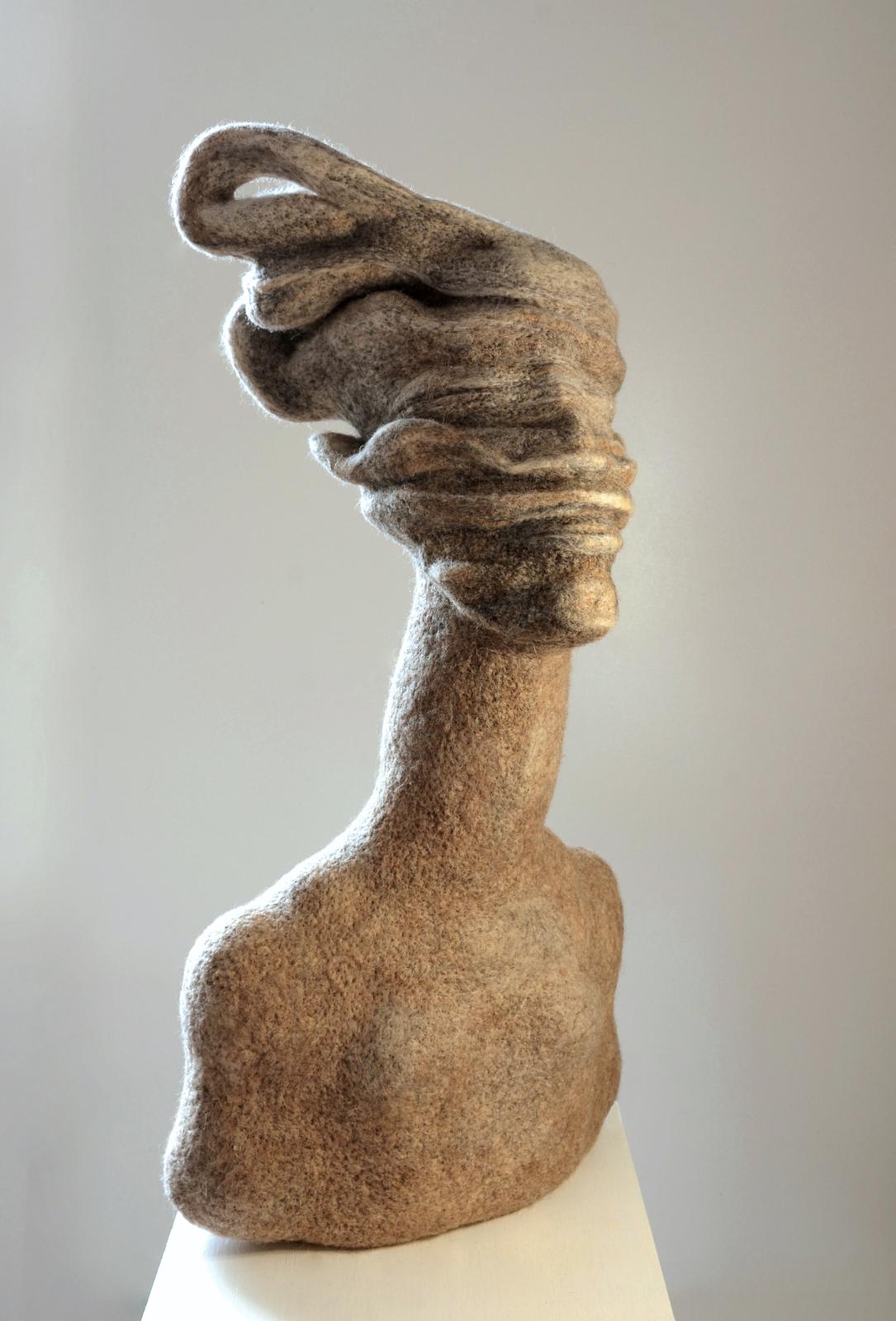 Stefanie Ehrenfried, O.T. (ausschweifend) , 2017, Wolle nadelgefilzt, 73 x 33 x 27 cm