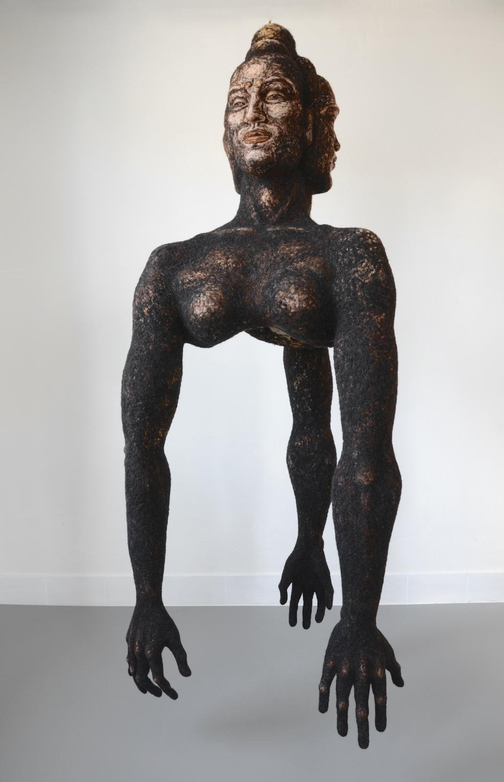 Stefanie Ehrenfried, Große Dunkle, 2009/2019, Wolle nadelgefilzt, 210 x 90 x 90 cm
