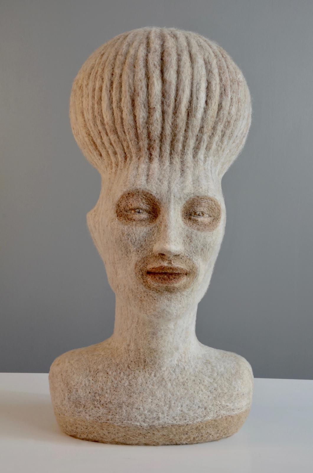 Stefanie Ehrenfried, O.T.(maskiert) , 2013/2014, Wolle nadelgefilzt, 48 x 24 x 26 cm