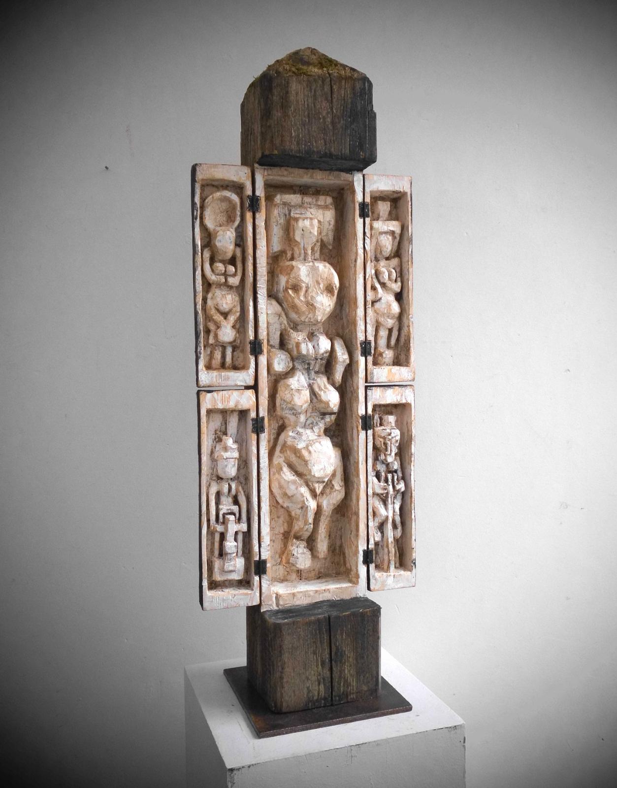 Klaus Hack, Altar - Figur, 2024, 2025, Fichte, teilweise weiss gefasst, 113,5 cm x 40 cm x 17,2 cm, auf Eisenplatte montiert, Galerie Cyprian Brenner, LONGSTREET ART SHOP