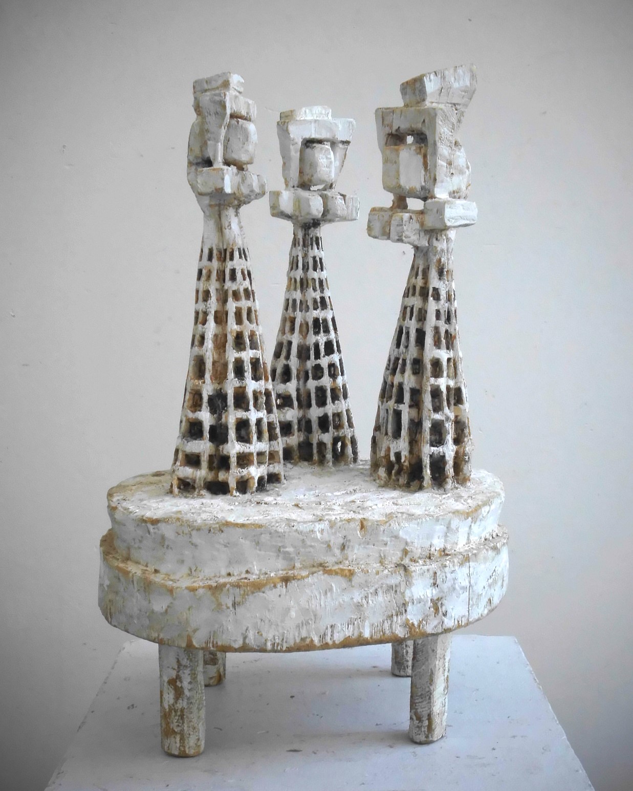 Klaus Hack, Die drei Grazien, 2013, Linde weiß gefasst, 55 cm x 34 cm x 35 cm, Galerie Cyprian Brenner, LONGSTREET ART SHOP