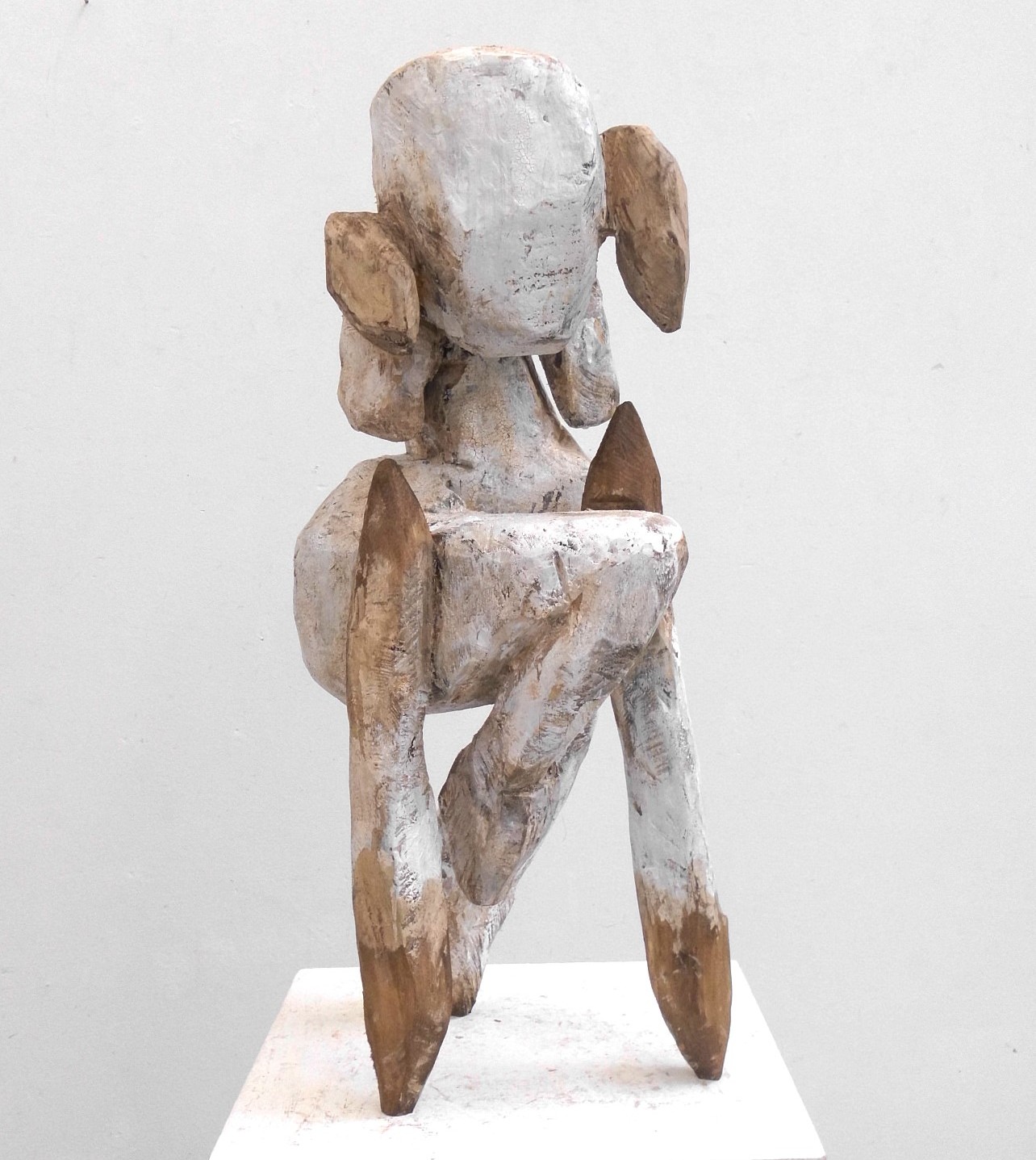 Klaus Hack, Tänzerin, 2023, 2024, Pappel, weiss gefasst, 74,5 cm x32 x31,5 cm, Galerie Cyprian Brenner, LONGSTREET ART SHOP